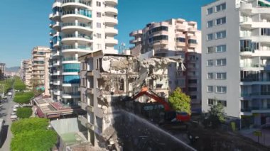 Canlı ve kusursuz bir yıkım..