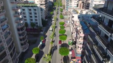 Canlı ve aktif bir sahne.