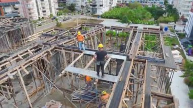 Hareketli ve verimli bir operasyon.