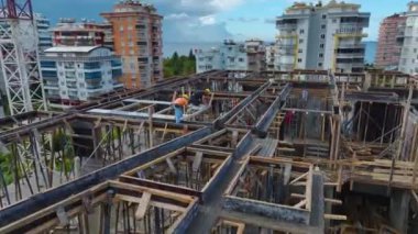 Dinamik ve aktif bir an.