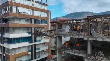 Dinamik ve aktif bir işlem.