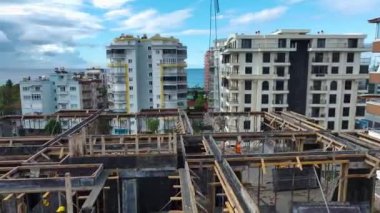 Canlı ve aktif bir sahne.