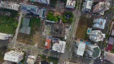 Dinamik ve canlı bir sahne..