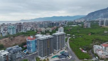 Neşeli ve enerjik bir sahne..