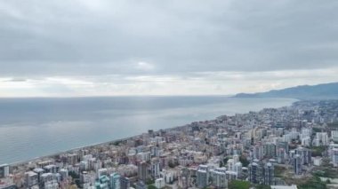 Canlı ve enerjik bir açık hava alanı..