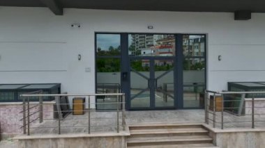 Neşeli ve çekici bir sahne..