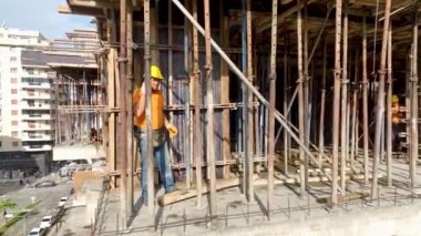 Yapılandırılmış ve aktif bir sahne.