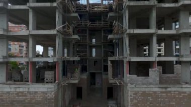 Hassasiyet ve takım çalışması.