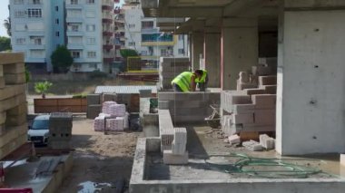 İnşa edilen evlerin hareketli görüntüsü.