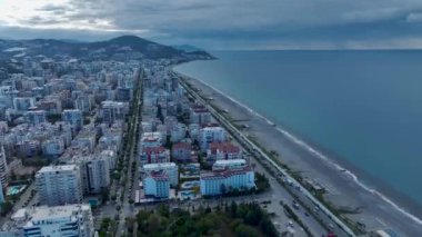 Şehir ve denizin nefes kesici manzarası..