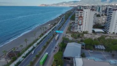 Şehir hayatı ve deniz güzelliğinin çarpıcı bir karışımı..