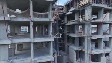 Üretken ve detaylı bir inşaat süreci.