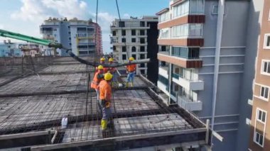 Hassasiyet ve takım çalışmasının bir fotoğrafı..