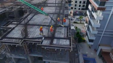 Yapılandırılmış ve canlı bir yapı çalışması..