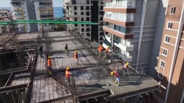 Üretken ve canlı bir inşaat alanı..