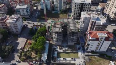 Organize bir çalışma sahnesi.