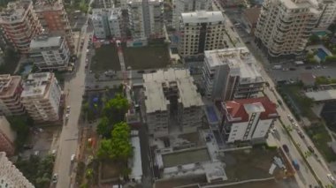 Hareketli ve yapılandırılmış bir proje.