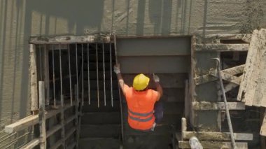 Uzman beton seviyelendirme eylemi.