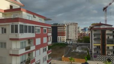 Şehir altın saat sihriyle.