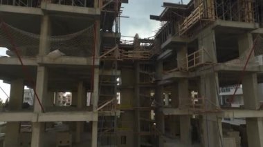 Takım çalışmasının ve hassasiyetin bir fotoğrafı..