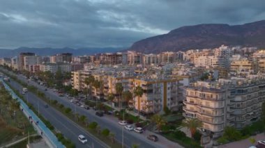 Hayat ve hareketlilikle dolu canlı bir şehir..