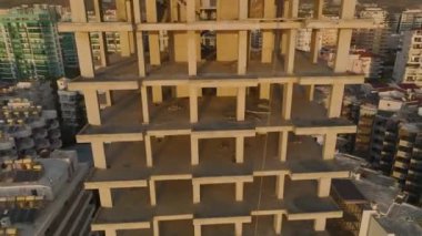 İkonik deniz kenarı gayrimenkulleri devam ediyor.