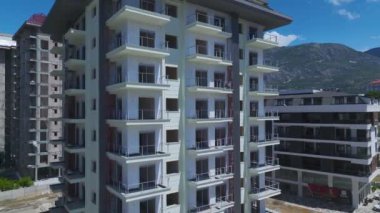 İnşaat çalışmaları Alanya Mahmutlar 'ın geleceğini inşa ediyor.