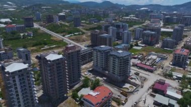 Alanya 'da yeni yapı Mahmutlar' ı tanımlıyor.