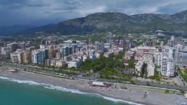 Kentsel büyüme ve doğa ile manzaralı bir bölge..