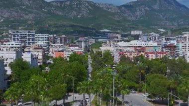 Şehir ve sükunet karışımı Mahmutlar bölgesi.