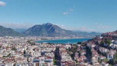 Akdeniz kıyı şeridi yaz enerjisiyle dolu.