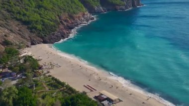 Muhteşem plajlar ve deniz kenarında hareketli aktiviteler..