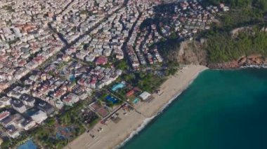 Yaz hayatıyla dolu sahili..