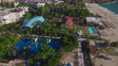 Denizin kıyısındaki hareketlilikle canlı kürek çekeceğiz..