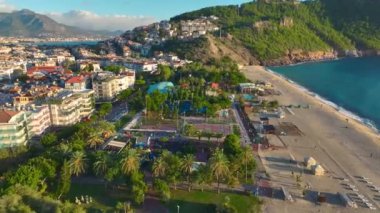 Nefes kesici manzaralı kürek tenisi eğlencesi.