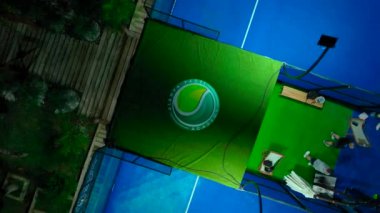 Spor ve manzara ile canlı kürek sahaları.