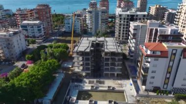 Bölgede bir vinç inşa edilişinin havadan görüntüsü.