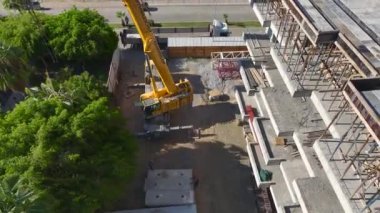 Etkin bir proje sitesinde kule vinç şeklini alır.