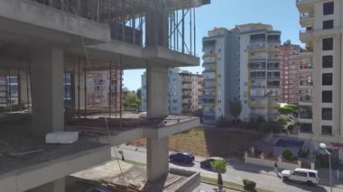 Hareket halindeki ilerlemenin canlı bir yansıması.