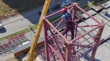 Efor ve işçiliğin sinematik bir yansıması.