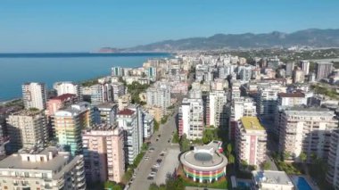 İnşaatın canlı ve dinamik bir şekilde yakalanması.