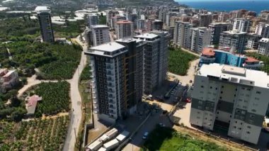 Gelişmekte olan mimarinin çarpıcı bir görüntüsü.