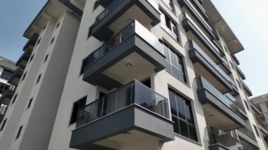 Çağdaş mimarinin çarpıcı bir görüntüsü.