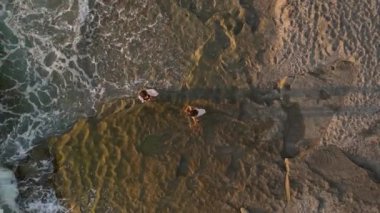 Huzurlu ve çarpıcı bir sahil anı.