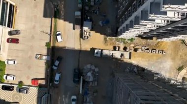 Mimari ilerlemenin çarpıcı bir görüntüsü.