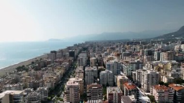 Sakin ve manzaralı bir şehir anı.