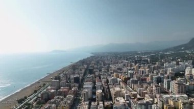Şehir ve doğa için çarpıcı bir manzara..