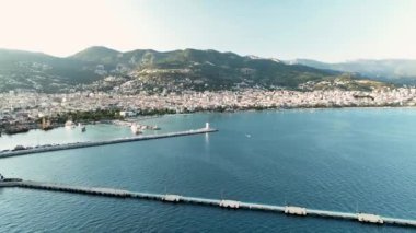 Zarafet ve maceranın dinamik bir karışımı.