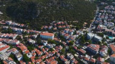 Antalya kıyısındaki Ka kasabasının güzel marinasına yanaşmış lüks yatları görüyor musun?.