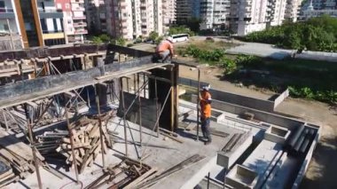 İşçilerin sürekli ilerleme kaydettiği, her hareketinde uzmanlık gösteren bir site..